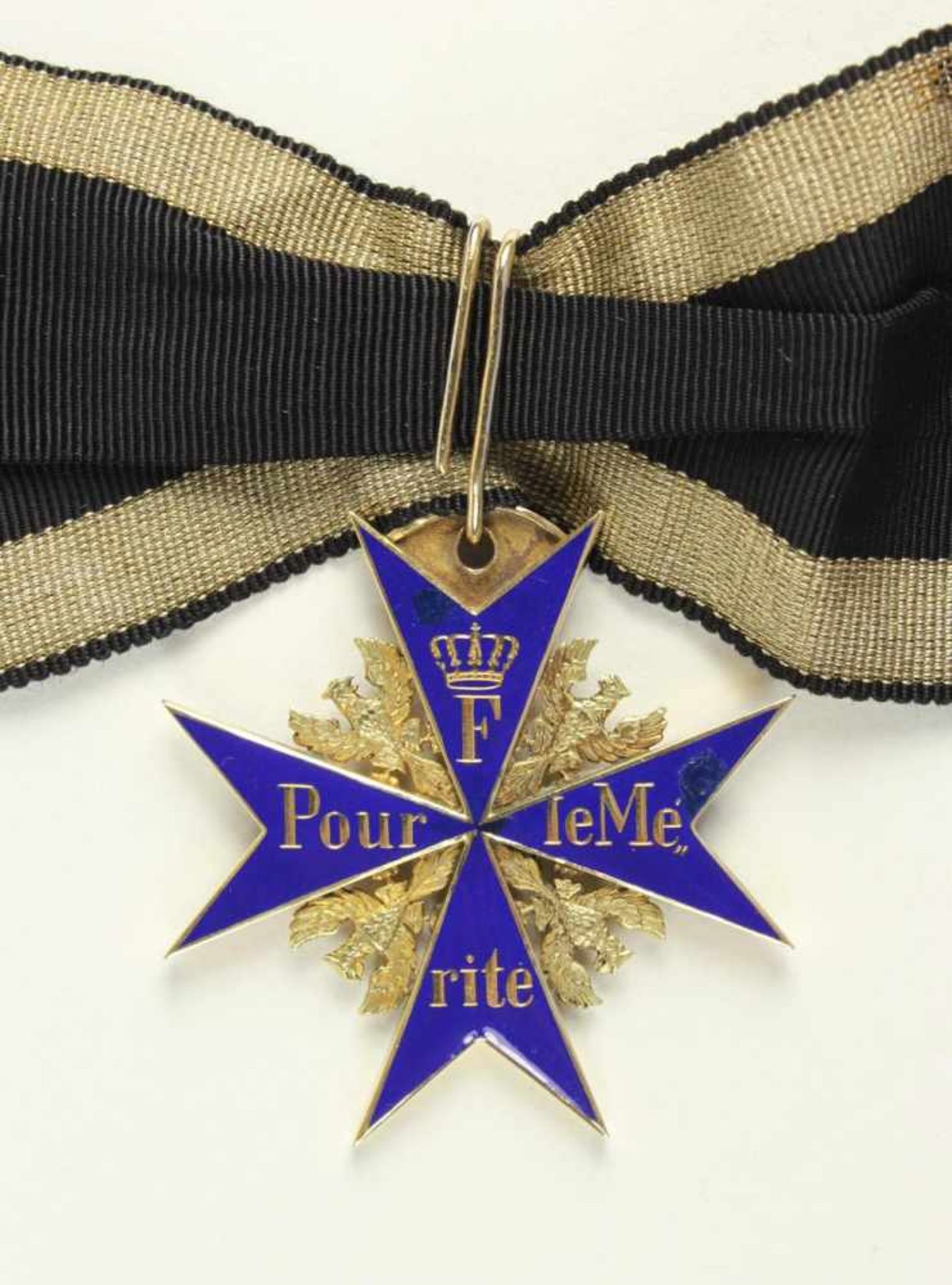 Orden Pour le Merite,Ordenskreuz um 1900. Gold hohl gefertigt und emailliert, vorderseitig kleine