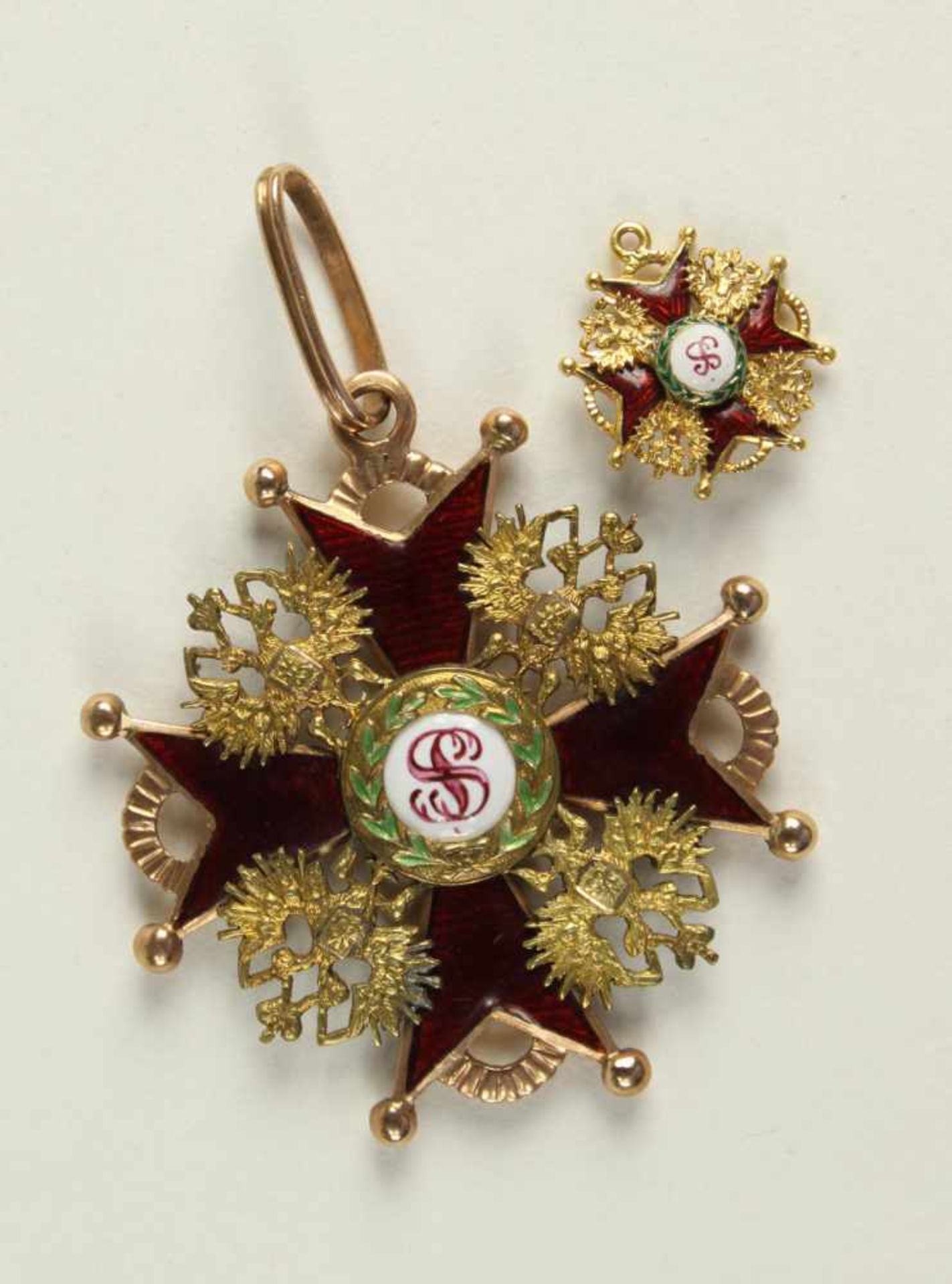 St. Stanislaus-Orden,Kreuz 3. Klasse. Kreuz Gold emailliert, 40mm, das Medaillon gemalt, die Bandöse