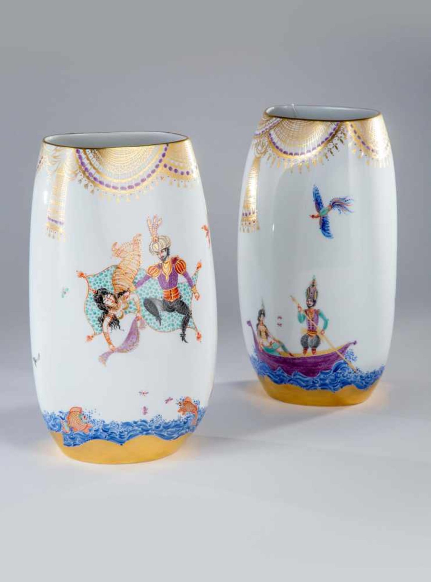 Paar Vasen "1001 Nacht" Meissen,weißes Porzellan mit polychromer Aufglasurmalerei, reicher