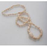 NECKLACE in white and pink coral. Length cm. 80. COLLANA in corallo bianco e rosa composta da