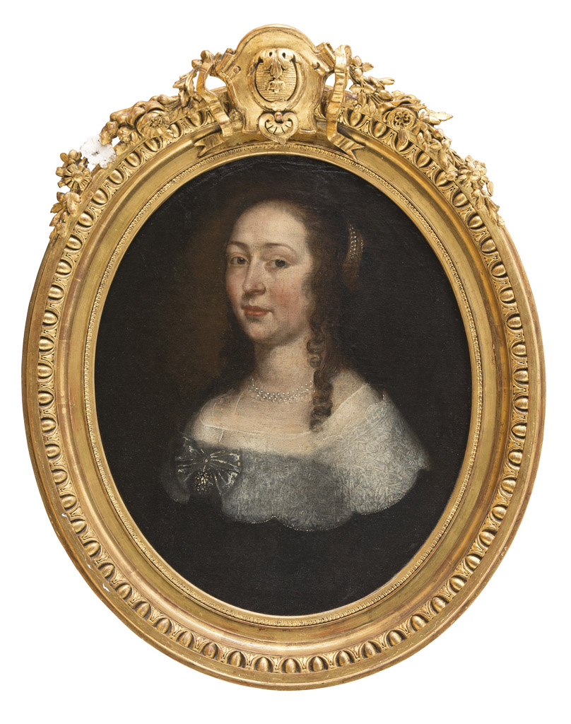 DUTCH PAINTER, 17TH CENTURY PORTRAIT OF A GENTLEWOMAN WITH PEARL NECKLACE Oil on oval canvas applied