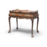 SMALL COFFEE TABLE IN MAHOGANY, ENGLAND LATE 19TH CENTURY cabaret top with one drawer. Arched legs