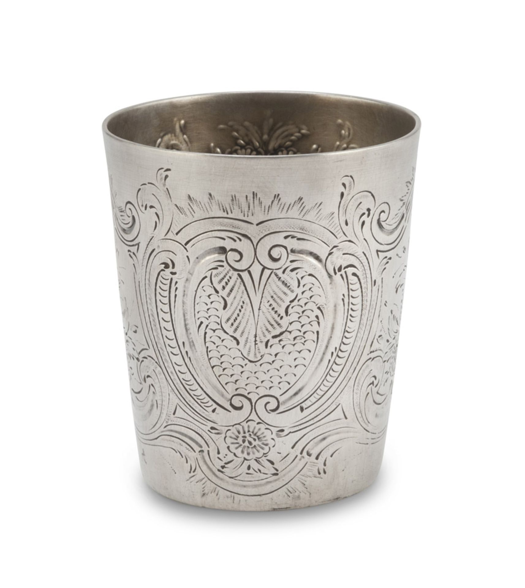SILVER BEAKER, 19TH CENTURY engraved with floral motifs, coat of arms and initials. Measures cm.