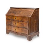 FLIPTOP CABINET IN WALNUT, END 18TH CENTURY with inlays and threads in boxwood. Inside with three
