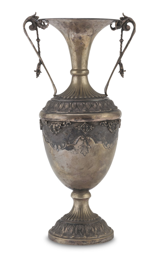 SILVER VASE, PUNCH ALEXANDRIA 1944/1968 with chisels of leaves and palmette. Leaf handles. Title