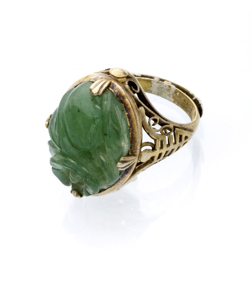 RING with mount in silver and central jade engraved with flower shape. Total weight gr. 6. ANELLO