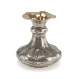 SMALL VASE IN SILVER, PUNCH BROADWAY, TIFFANY & CO. 1902/1907 body chiseled to motifs of racemes