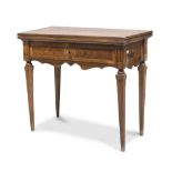 SMALL GAME TABLE IN WALNUT, EMILIA, END 18TH CENTURY with threads in boxwood and reserves with