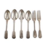 SILVER-PLATED CUTLERY, UNITED KINGDOM LATE 19TH CENTURY, with smooth arrow handles. Consisting of