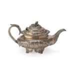 BEAUTIFUL TEAPOT IN SILVER, PUNCH LONDON 1827 body and spout embossed with flowers and leaves. Lid