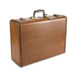 SUITCASE IN LEATHER, SAMSONITE '40s with brass finishes. Measures cm. 47 x 54 x 18. VALIGIA IN