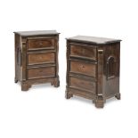 RARE PAIR OF SMALL COMMODES IN WALNUT, ROME EARLY 18TH CENTURY front with three drawers , Concave