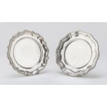 TWO SILVER-PLATED SAUCERS, 20TH CENTURY round shape with moved border. Diameter cm. 22. DUE PIATTINI