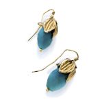 A PAIR OF EARRINGS with mount in gilded metal es with bud in light blue acrylic stone. Measures