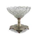 LARGE FRUIT BOWL IN CRYSTAL GLASS, EARLY 20TH CENTURY with basin cut to diamond points and leaves.