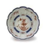 PORCELAIN SALAD BOWL, PORTUGAL 20TH CENTURY in white enamel and polychromy with decorum of Imari