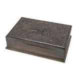 SILVER BOX, PUNCH SIAM 20TH CENTURY cover chiseled with battle of elephants and floral motifs.