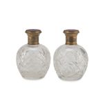 A PAIR OF PERFUME BOTTLES IN CRYSTAL GLASS AND GILDED METAL EARLY 20TH CENTURY body cut to ferns and