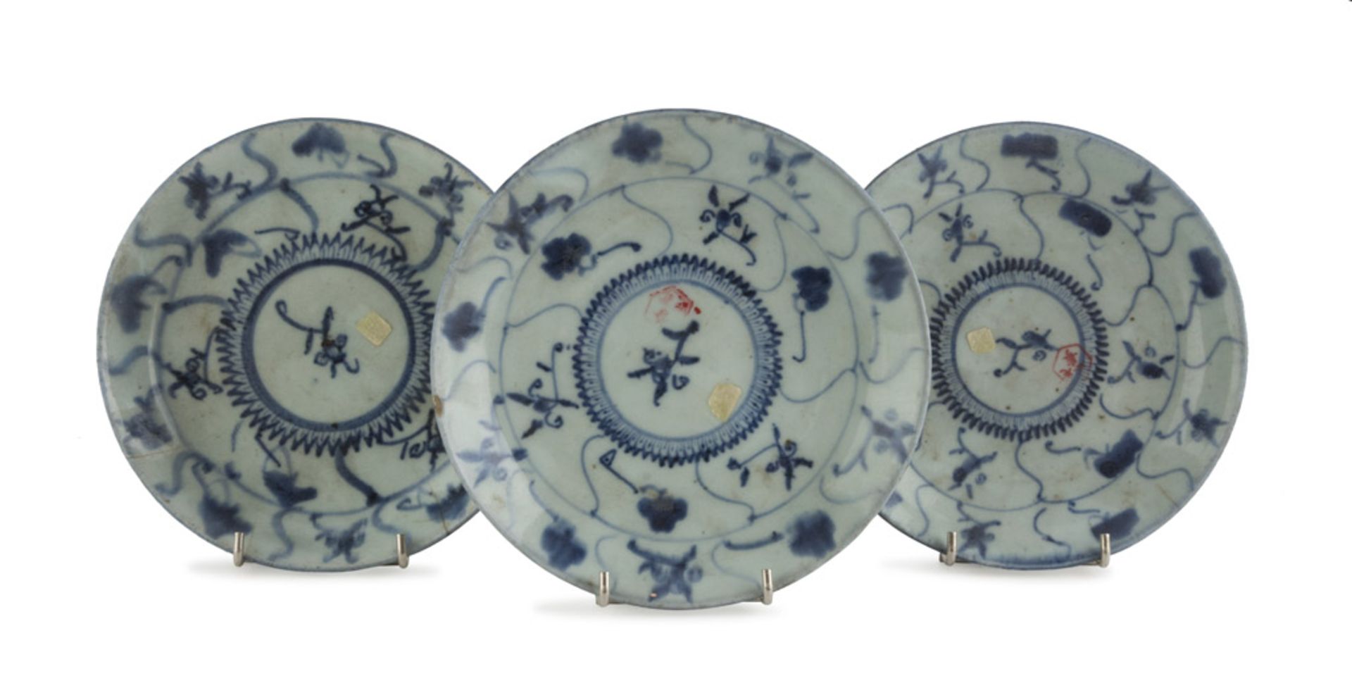 THREE BLUE AND WHITE PORCELAIN DISHES, CHINA 19TH CENTURY decorated with floral fantasies and