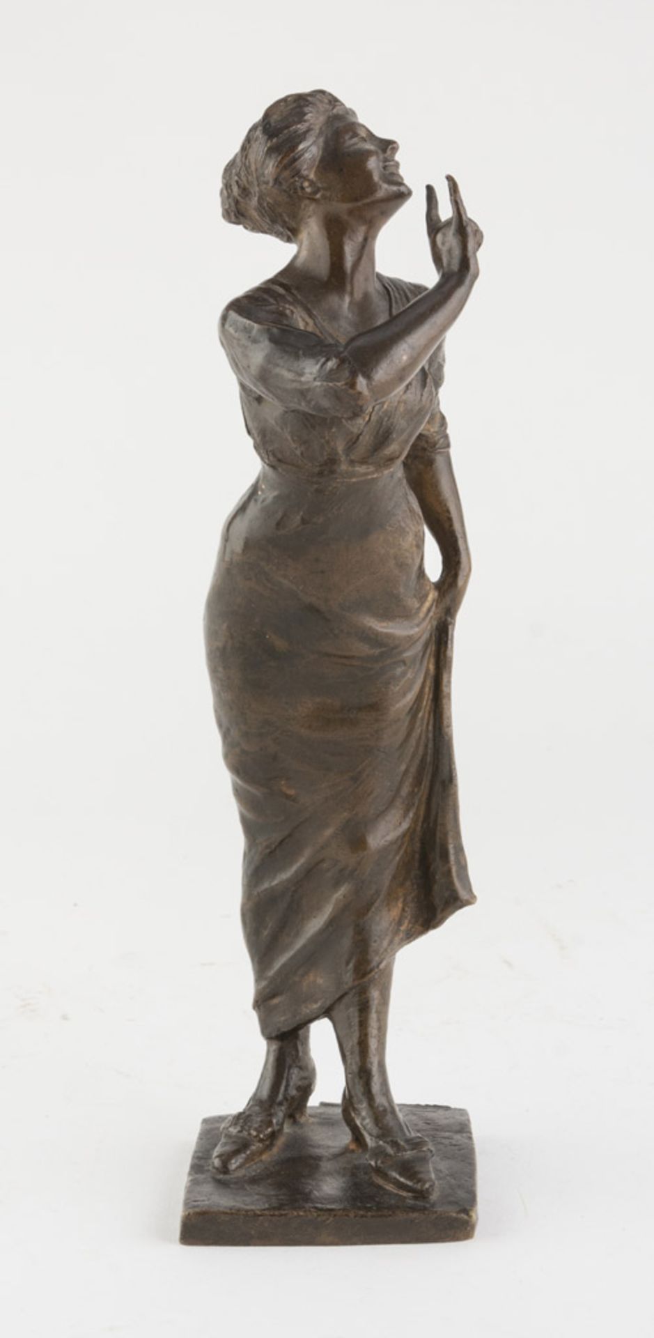 SCULPTOR LATE 19TH CENTURY WOMAN WITH SIGN OF GOOD WISH Brown patina bronze cm. 25 x 7 x 7 Signature