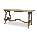 FARMTABLE IN WALNUT, 19TH CENTURY with rectangular tops and lobed lyre legs. Stretchers to double