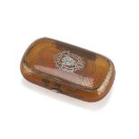 SNUFFBOX IN BRIGHT TURTLE, ENGLAND EARLY 20TH CENTURY cover with applications in silver of coat of