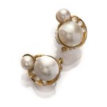 EARRINGS in yellow gold 18 kts., with mabè pearls surrounded by diamonds. Length cm. 2.00,