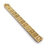 BRACELET in yellow gold 18 kts., mesh of rectangular elements with bas-reliefs of Egyptian motif.