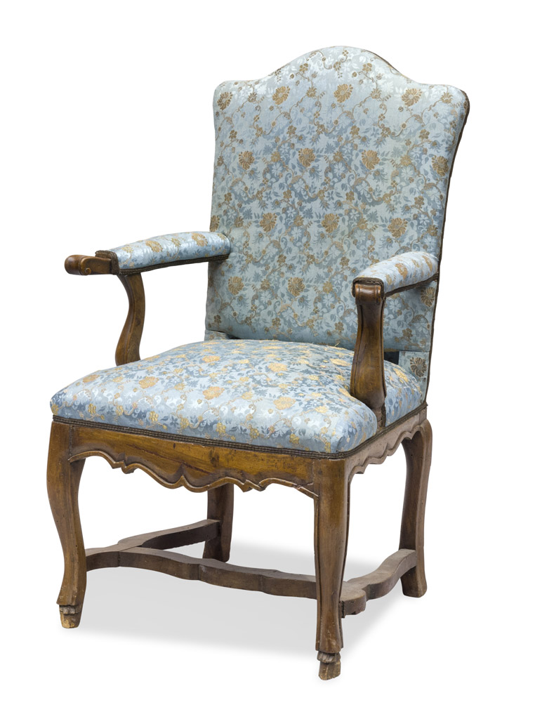 RARE SMALL ARMCHAIR IN WALNUT, CENTRAL ITALY 18TH CENTURY crenellated back, leafy arms slightly