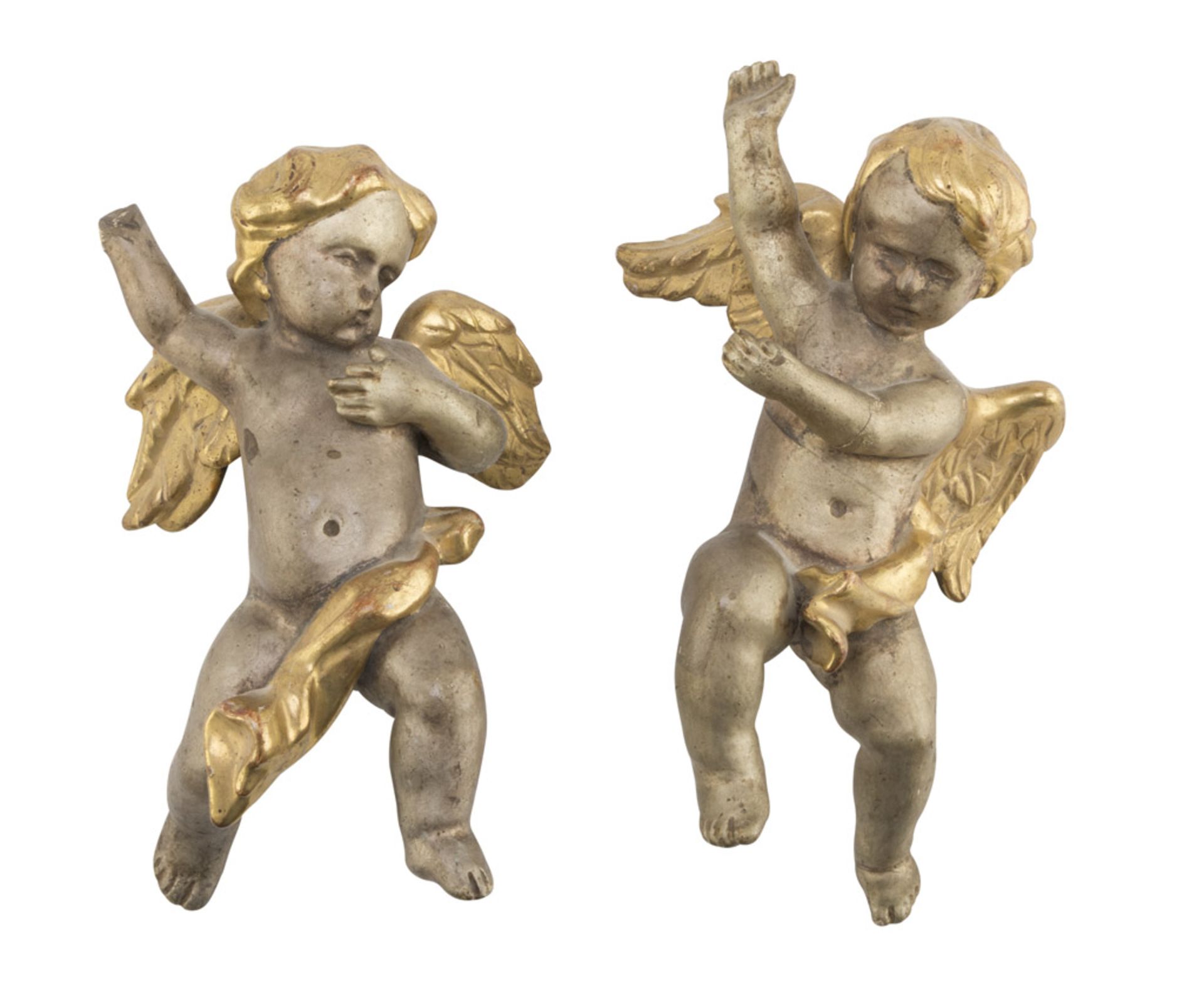 PAIR OF CHERUB SCULPTURES, 19TH CENTURY in giltwood. Measures cm. 24 x 14 x 8. A lacking hand.