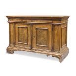 RARE SIDEBOARD IN WALNUT AND BRIAR WALNUT, PERUGIA EARLY 18TH CENTURY architectural front with