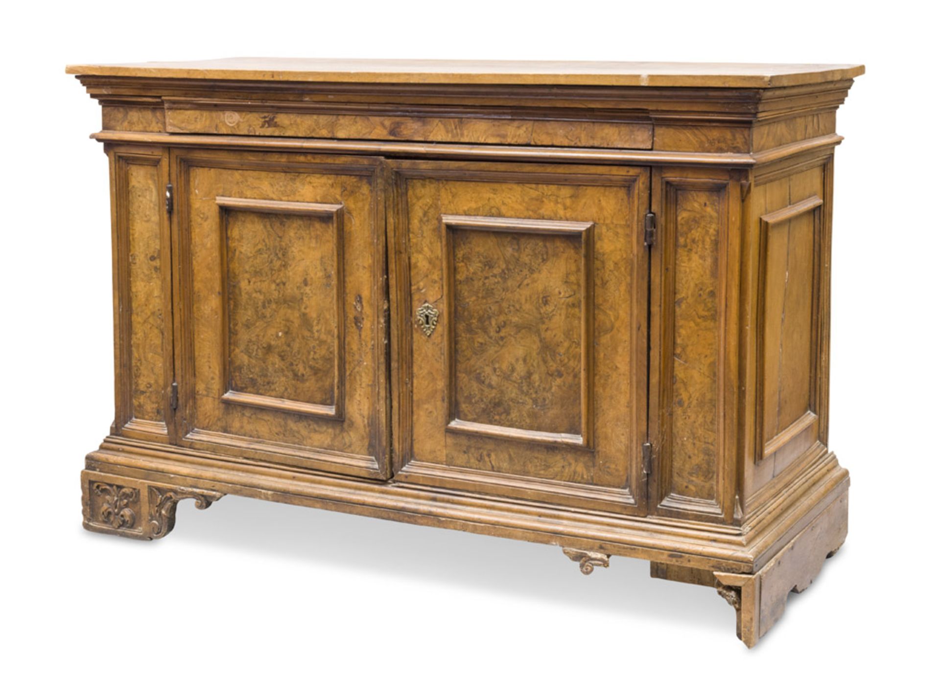 RARE SIDEBOARD IN WALNUT AND BRIAR WALNUT, PERUGIA EARLY 18TH CENTURY architectural front with