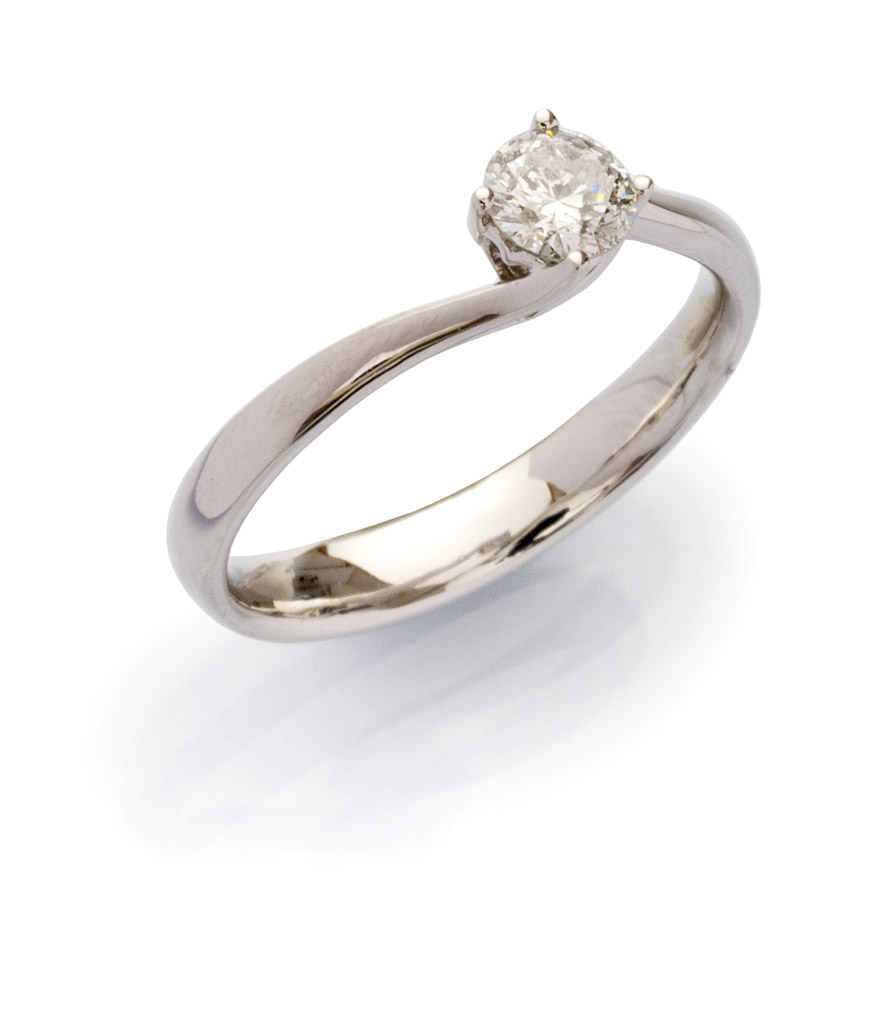 ELEGANT SOLITAIRE RING in white gold 18 kts., with central diamond. Diamond ct. 0.40 ca., color