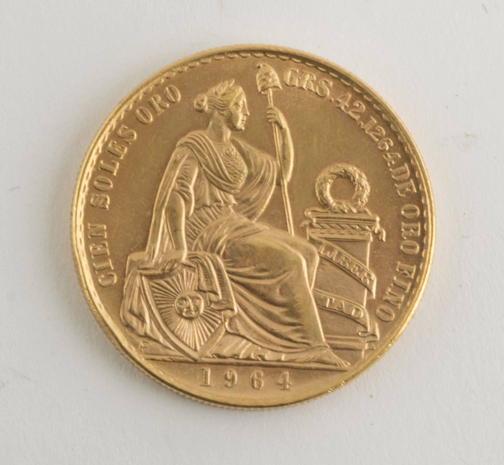 GOLD COIN OF 100 SOLESS, PERU 1964 with bas-relief decorations. Gold (AU). Km #231 900%. Maintenance