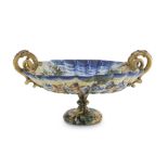 BEAUTIFUL CENTERPIECE IN MAIOLICA, PROBABLY ROMAN CASTLES, 19TH CENTURY