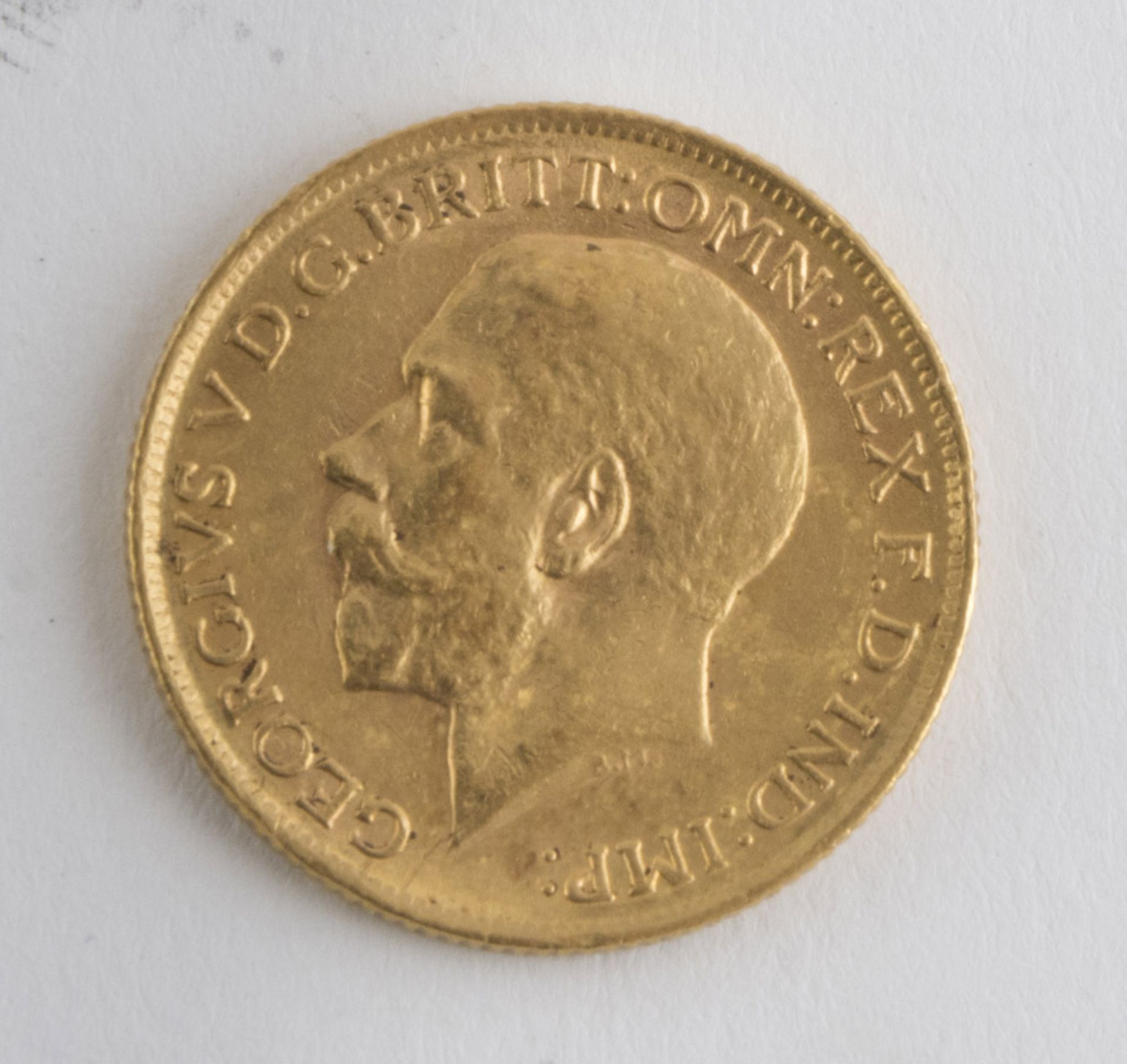 A PAIR OF GOLD POUNDS, UNITED KINGDOM GEORGE V with bas-reliefs of profile and riders. Measures - Bild 3 aus 4