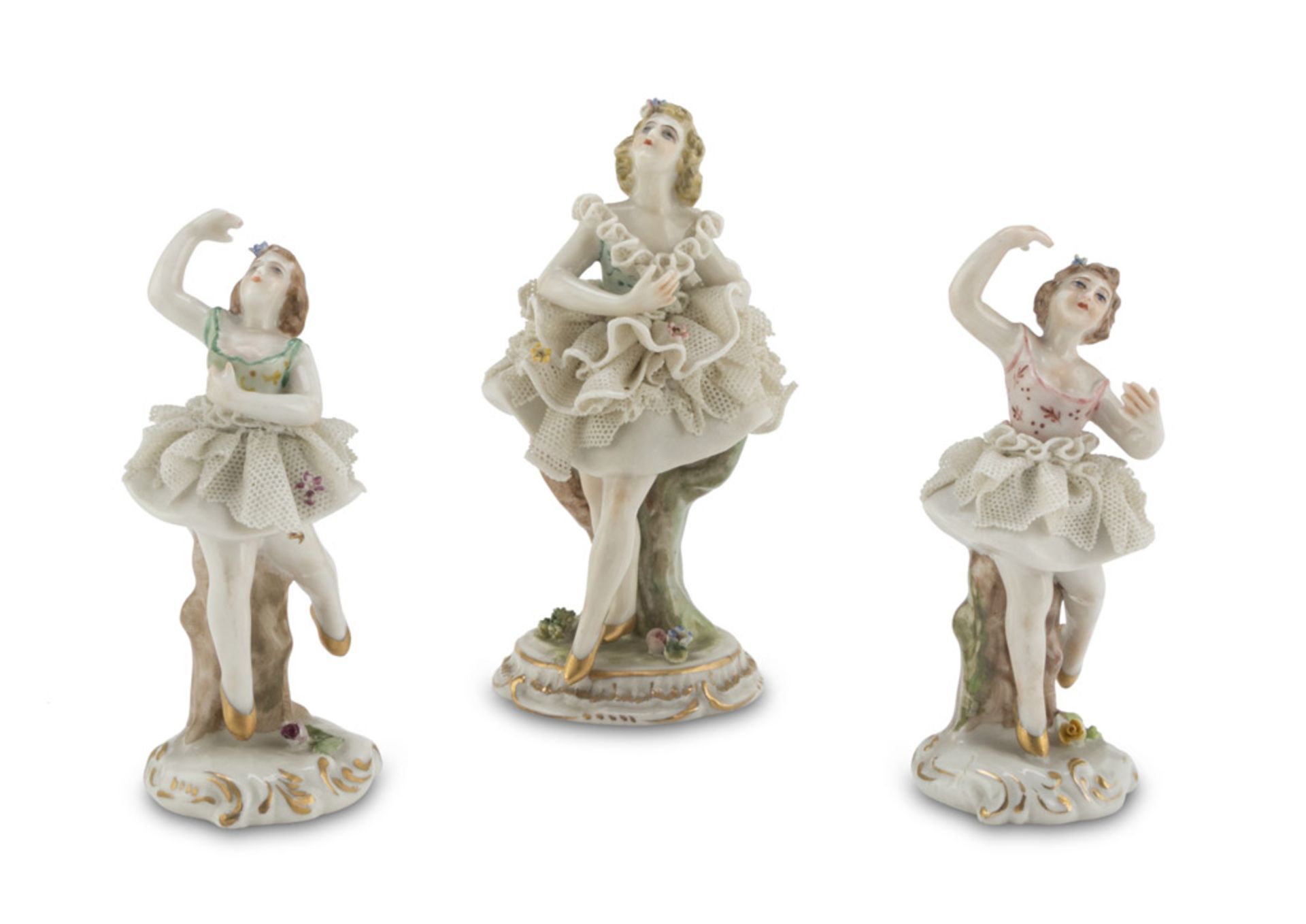 THREE BALLERINA FIGURES IN PORCELAIN, GINORI EARLY 20TH CENTURY in white enamel and polychromy.