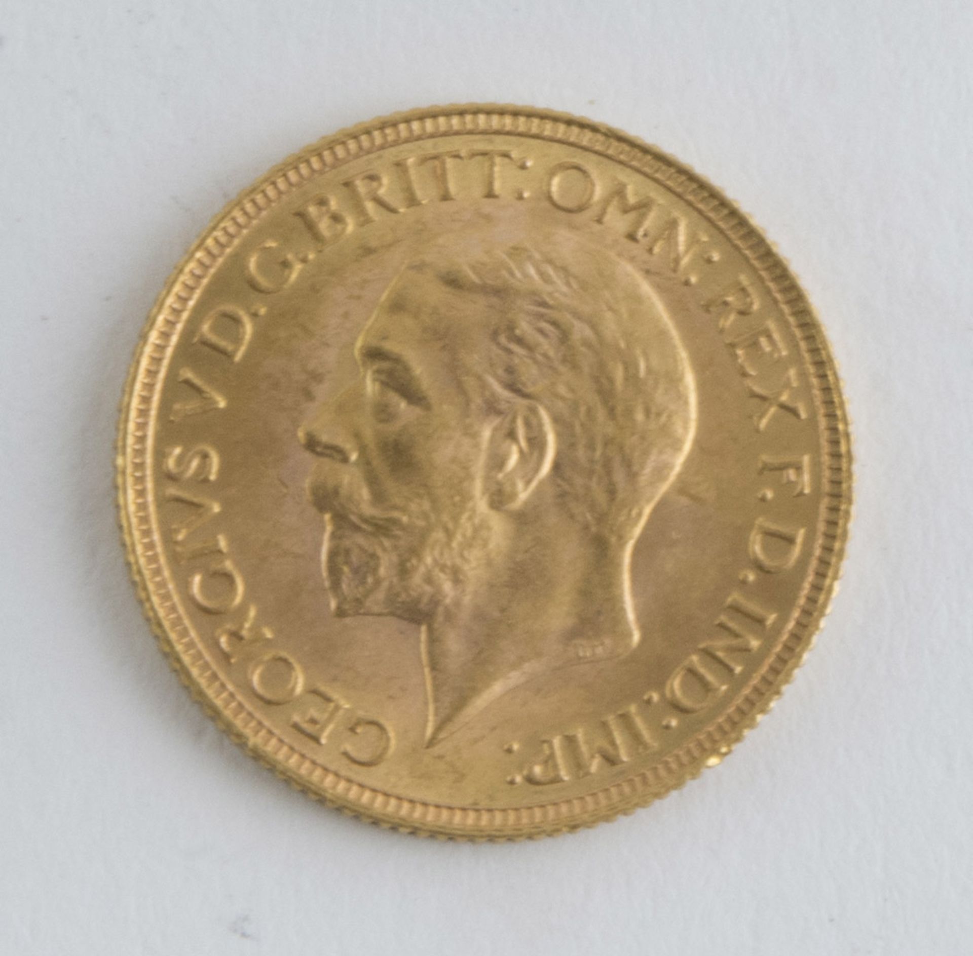 A PAIR OF GOLD POUNDS, UNITED KINGDOM GEORGE V with bas-reliefs of profile and riders. Measures - Bild 4 aus 4
