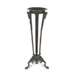 BEAUTIFUL BRAZIER IN BRONZE, EARLY 19TH CENTURY tripod with uprights chiseled to floral ornaments