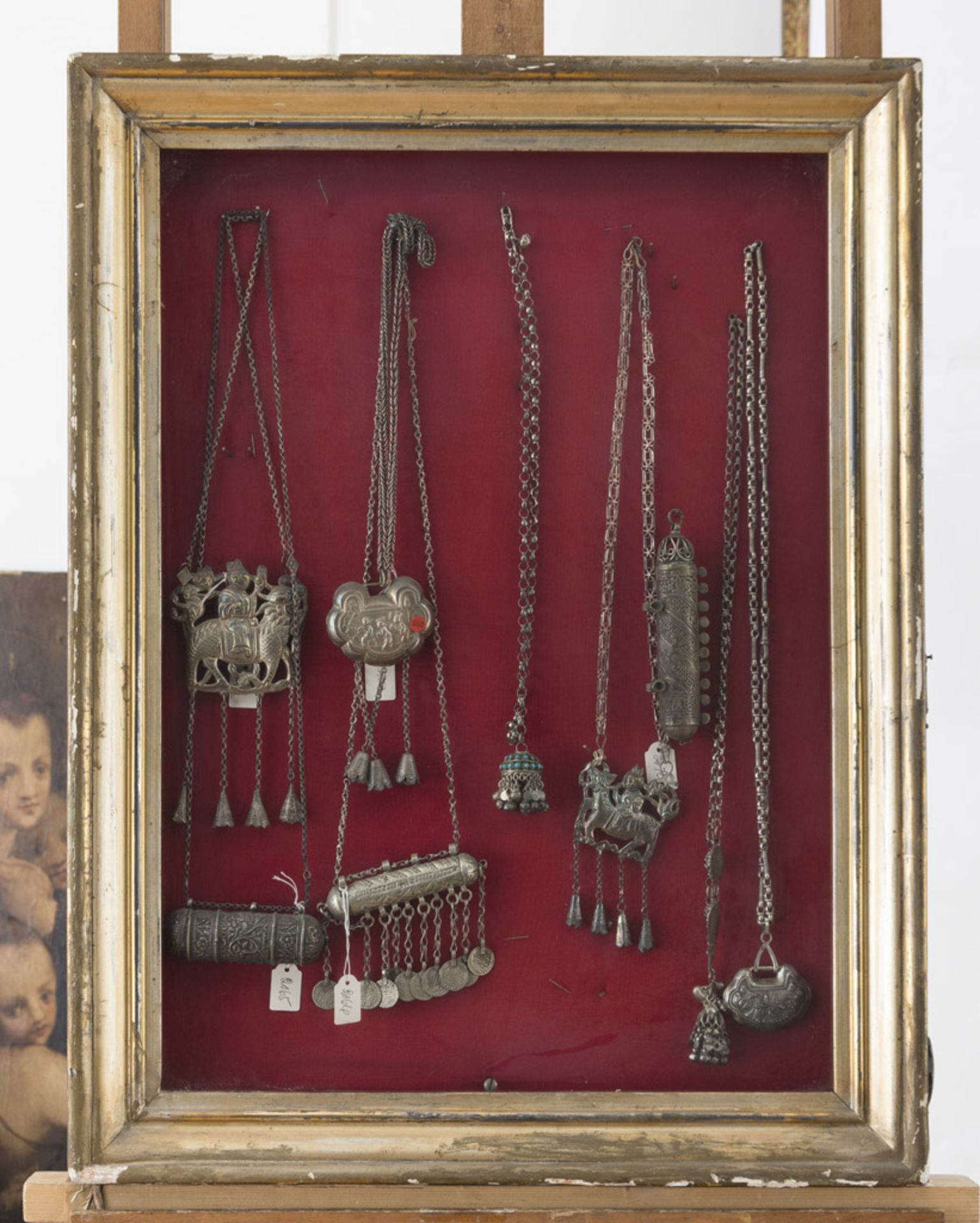 EIGHT PIECES OF JEWELRY IN SILVER AND METAL, CHINA, INDIA AND MIDDLE EAST EARLY 20TH CENTURY In