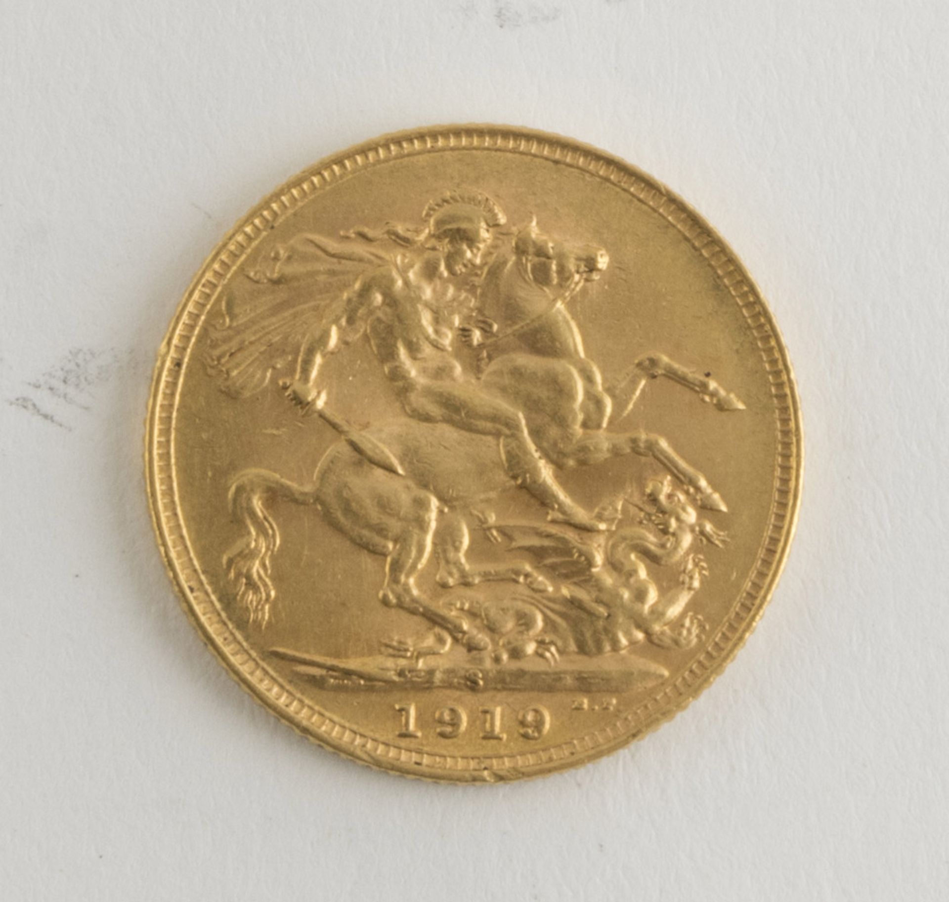 A PAIR OF GOLD POUNDS, UNITED KINGDOM GEORGE V with bas-reliefs of profile and riders. Measures