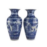 A PAIR OF WHITE AND BLUE PORCELAIN VASES, JAPAN LATE 19TH, EARLY 20TH CENTURY decorated with a