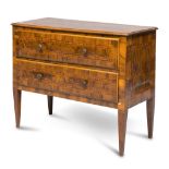 SMALL COMMODE IN WALNUT AND BRIAR WALNUT, EMILIA OR VENETO LATE 18TH CENTURY reserves with threads