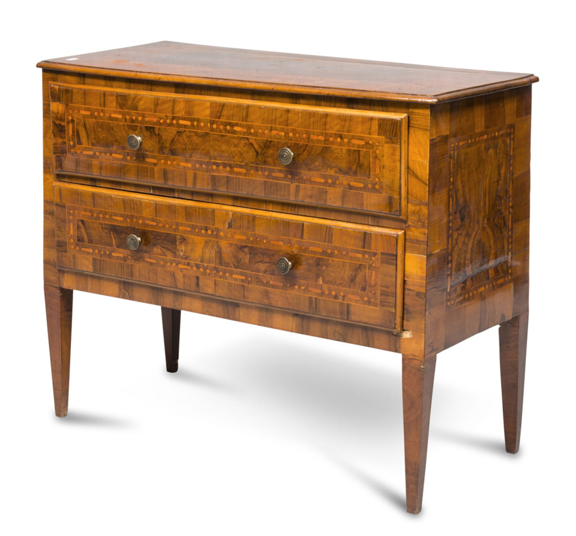 SMALL COMMODE IN WALNUT AND BRIAR WALNUT, EMILIA OR VENETO LATE 18TH CENTURY reserves with threads