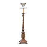 FLOOR LAMP IN WALNUT, EARLY 20TH CENTURY with leafy shaft and plinth base with claw feet. h. cm.