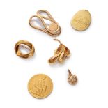 LOT OF SIX NECKLACES in gold 18 kts., consisting of a ribbon shaped pin, a small pendant, a flower-