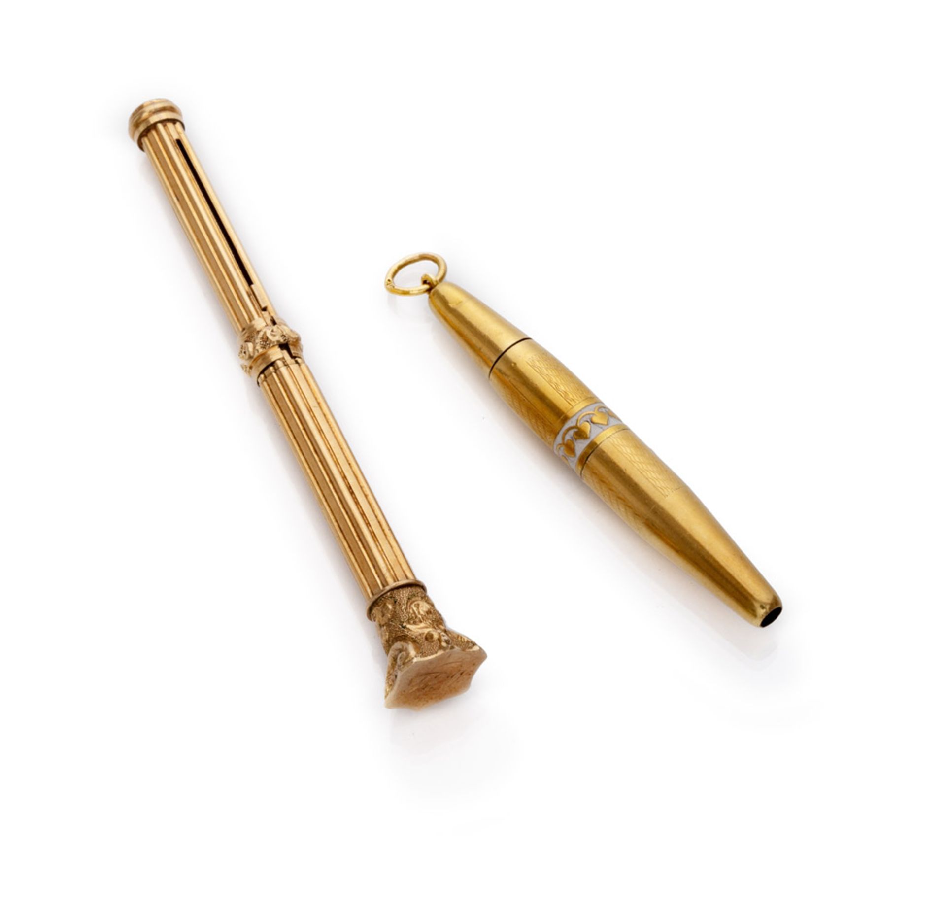 Two PENHOLDERS, '50S laminated in yellow gold 18 kts. Length cm. 8,5 and cm. 7. DUE PENNINI, ANNI '