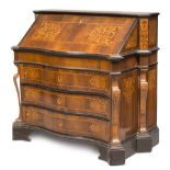 SPLENDID FLIP TOP CABINET IN WALNUT, ROME 18TH CENTURY with threads and inlays in boxwood and