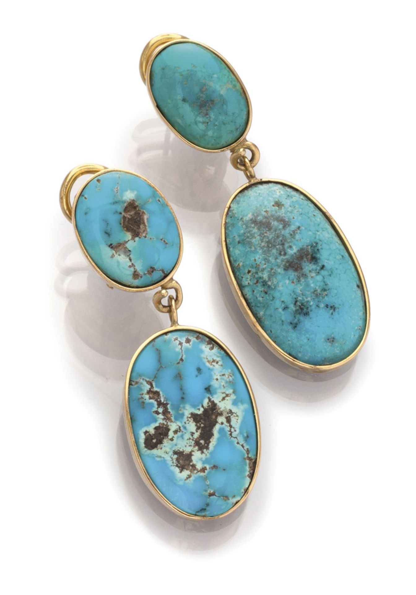 BEAUTIFUL PAIR OF EARRINGS in yellow gold 18 kts., with pendants with oval cut turquoises. Length