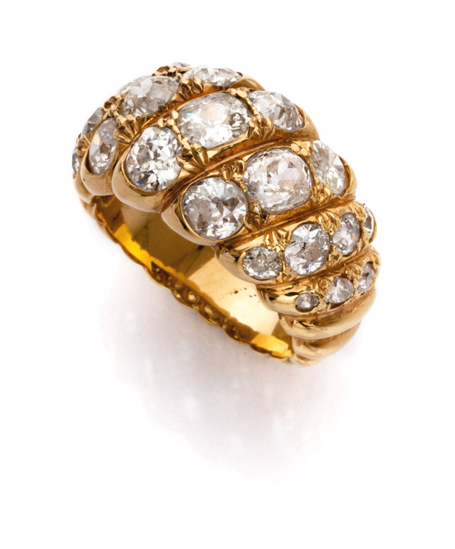 RING in yellow gold 18 kts., twisted band with antique cut diamonds. Diamonds ct. 2.80 ca., total